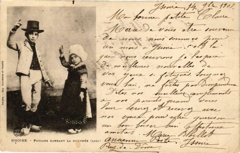 Carte postale ancienne Issoire - Paysans Dansant la Bourrée à Issoire