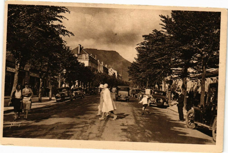Carte postale ancienne Auvergne - La Bourboule (Puy-de-Dome) - Le Boulevard Georges à La Bourboule
