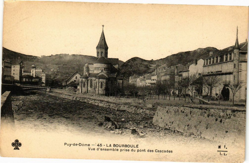 Carte postale ancienne Puy-de-Dome - La Bourboule - Vue d'ensemble prise du pont des... à La Bourboule