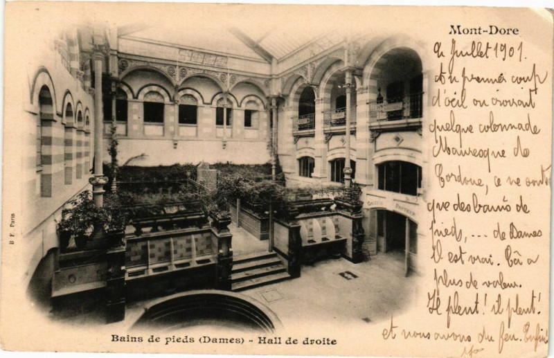 Carte postale ancienne Mont-Dore - Bains de pieds (Dames) - Hall de droite à Mont-Dore