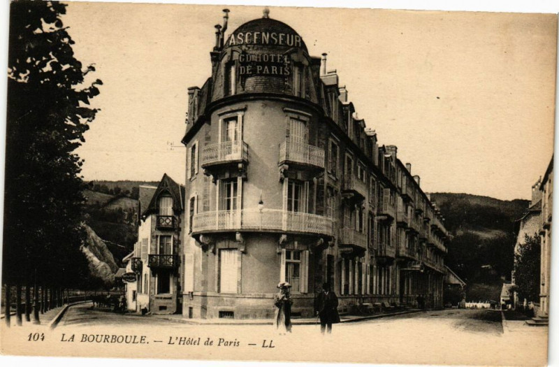 Carte postale ancienne La Bourboule - L'Hotel de Paris à La Bourboule