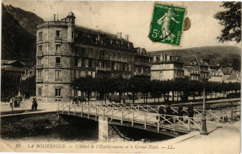 Carte postale ancienne La Bourboule - L'Hotel de l'Etabl. et le Grand Hotel à La Bourboule