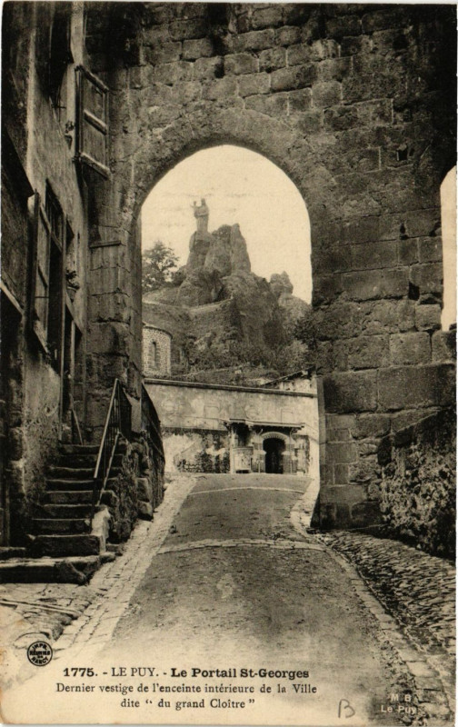 Carte postale ancienne Le Puy-en-Velay - Le Portail Saint-Georges au Puy-en-Velay