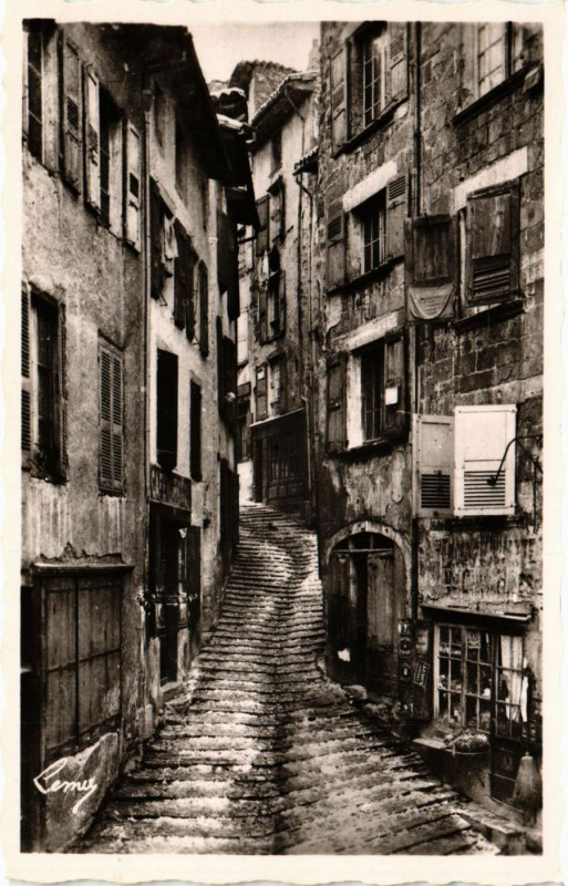 Carte postale ancienne Le Puy-en-Velay - Le Vieux Puy - La Montée Rochetaillade au Puy-en-Velay