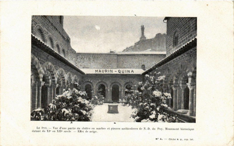 Carte postale ancienne Le Puy-en-Velay - Vue d'une partie du Cloitre au Puy-en-Velay
