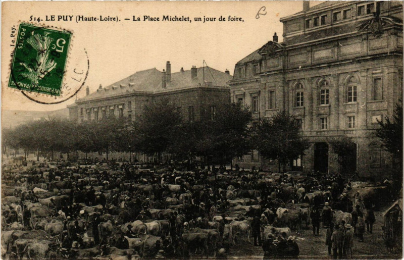 Carte postale ancienne Le Puy-en-Velay - Place Michelet - Un Jour du Foire au Puy-en-Velay