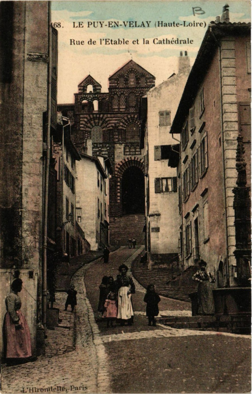 Carte postale ancienne Le Puy-en-Velay - Rue de l'Etable et la Cathédrale au Puy-en-Velay