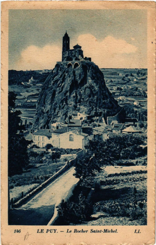 Carte postale ancienne Le Puy - Le Rocher Saint-Michel
