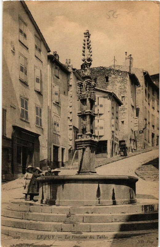 Carte postale ancienne Le Puy - La Fontaine des Tables
