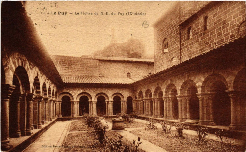Carte postale ancienne Le Puy - Le Cloitre de N.-D du Puy (Ix siecle)