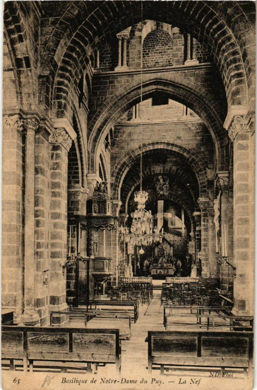 Carte postale ancienne Basilique de Notre-Dame du Puy - La Nef