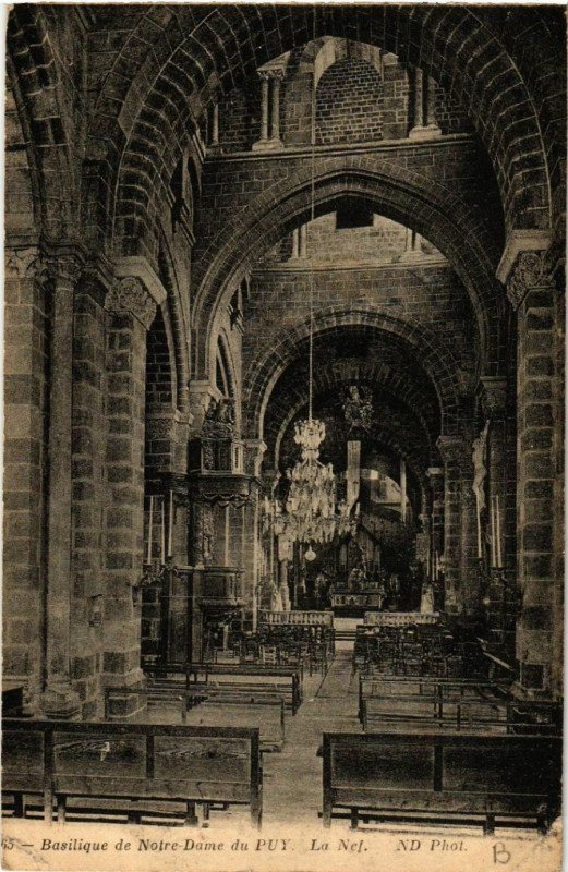 Carte postale ancienne Basilique de Notre-Dame du Puy - La Nef