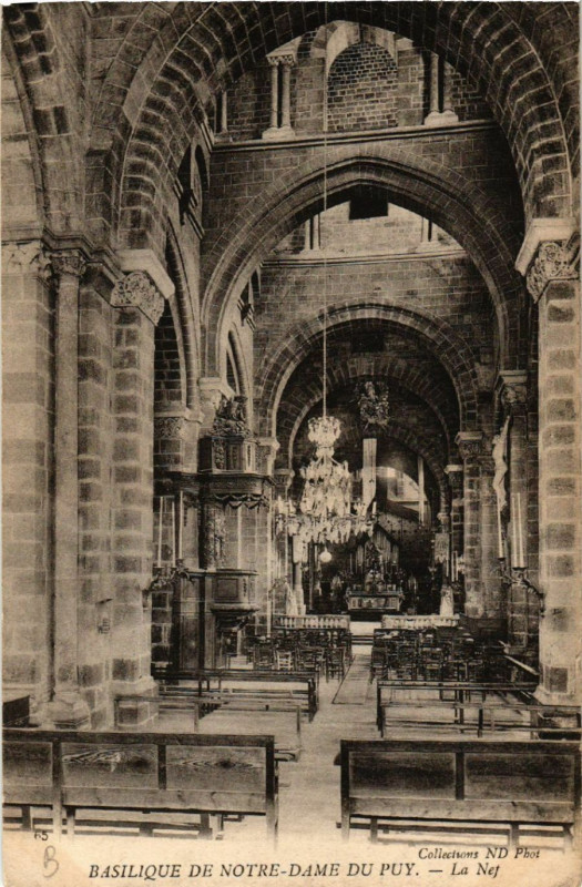 Carte postale ancienne Basilique de Notre-Dame du Puy - La Nef