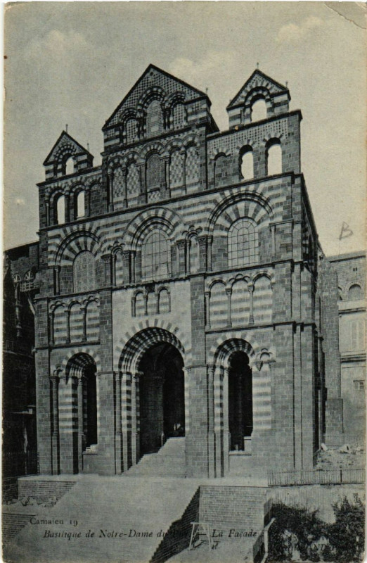 Carte postale ancienne Basilique de Notre-Dame du Puy - La Facade