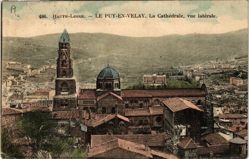Carte postale ancienne Haute-Loire - Le Puy-en-Velay La Cathedrale, vue laterale au Puy-en-Velay