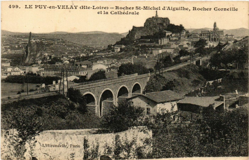 Carte postale ancienne Le Puy-en-Velay (Hte-Loire) -Rocher Saint-Michel d'Aiguilhe, Rocher à Aiguilhe