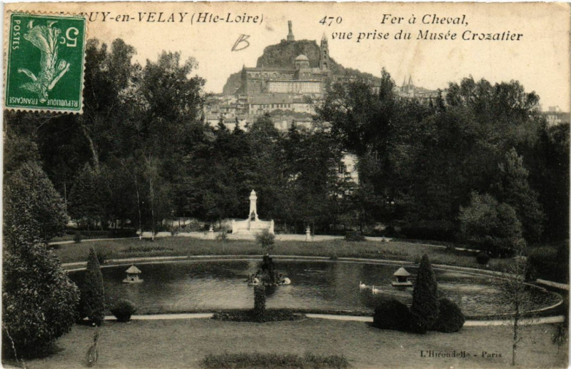 Carte postale ancienne Le Puy-en-Velay (Hte-Loire) - Fer a Cheval vue prise du Musee ... au Puy-en-Velay