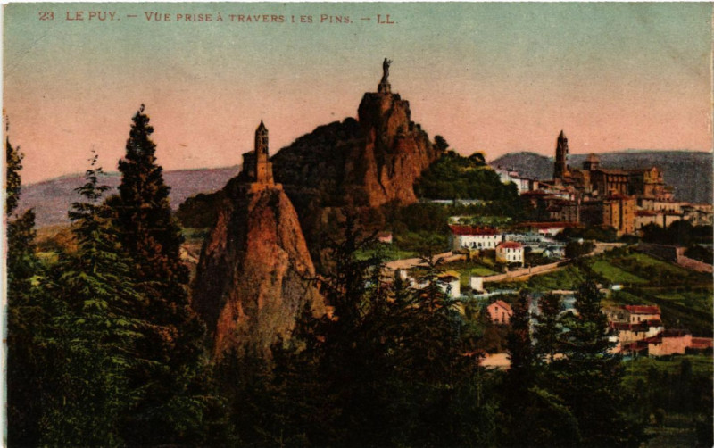 Carte postale ancienne Le Puy - Vue prise a travers les pins