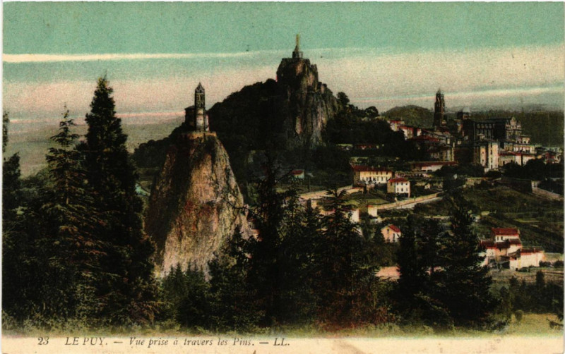 Carte postale ancienne Le Puy - Vue prise a travers les Pins