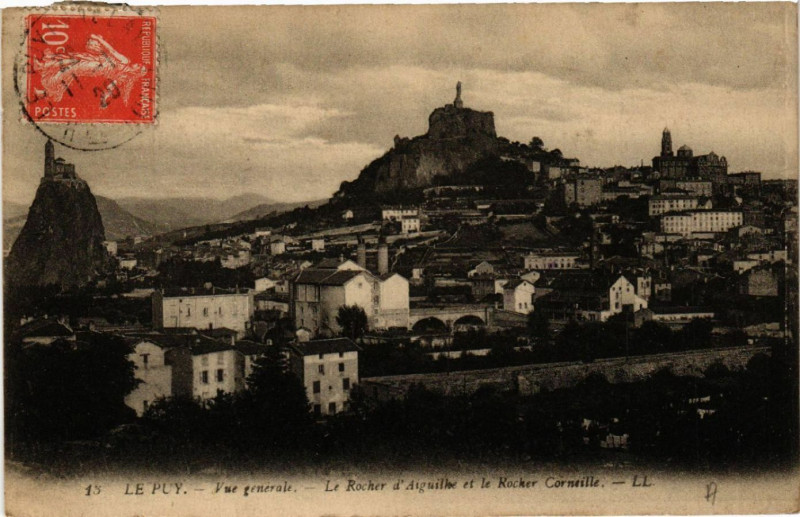 Carte postale ancienne Le Puy - Vue generale - Le Rocher d'Aiguilhe et le Rocher Corneille à Aiguilhe