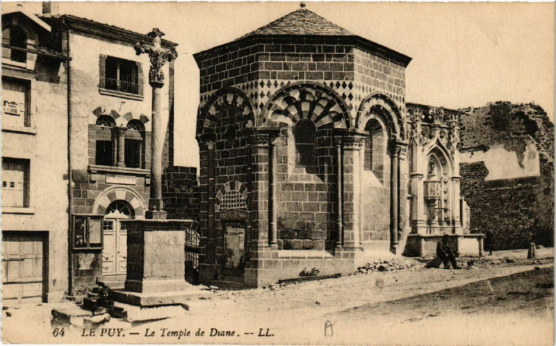 Carte postale ancienne Le Puy - Le Temple de Diane