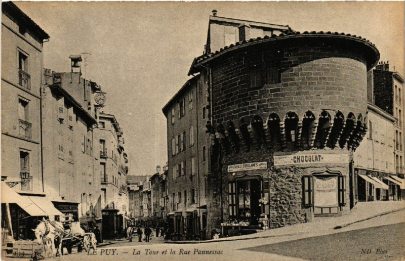 Carte postale ancienne Le Puy - La Tour et la Rue Pannessac