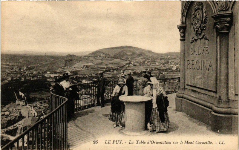 Carte postale ancienne Le Puy - La Table d'Orientation sur le Mont Corneille