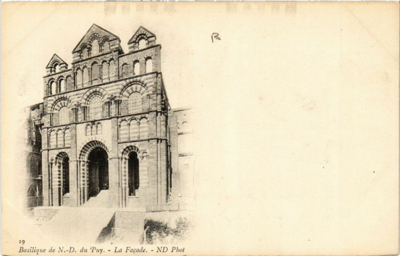Carte postale ancienne Basilique de N.-D. de Puy - La Facade