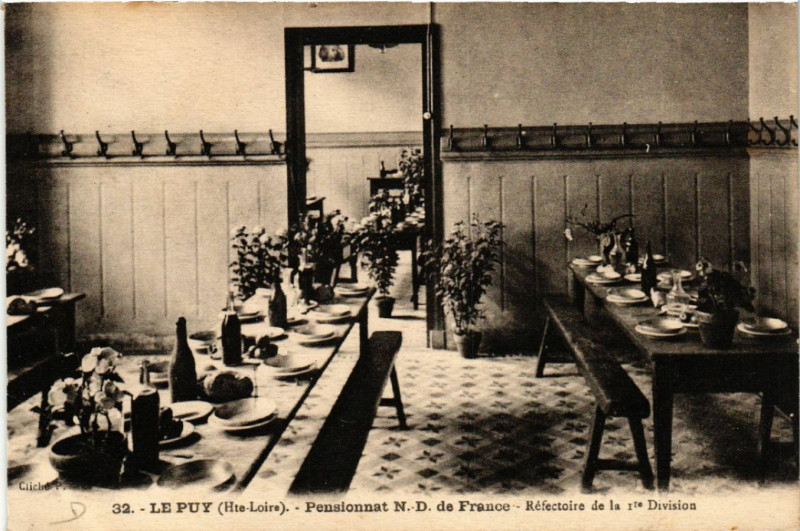 Carte postale ancienne Le Puy(Hte-Loire) - Pensionnat N.-D. de France - Refectoire de la