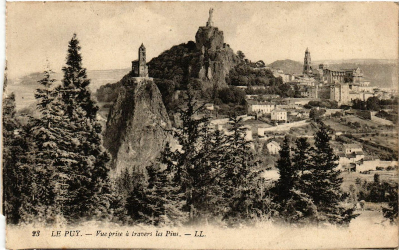 Carte postale ancienne Le Puy - Vue prise a travers les Pins