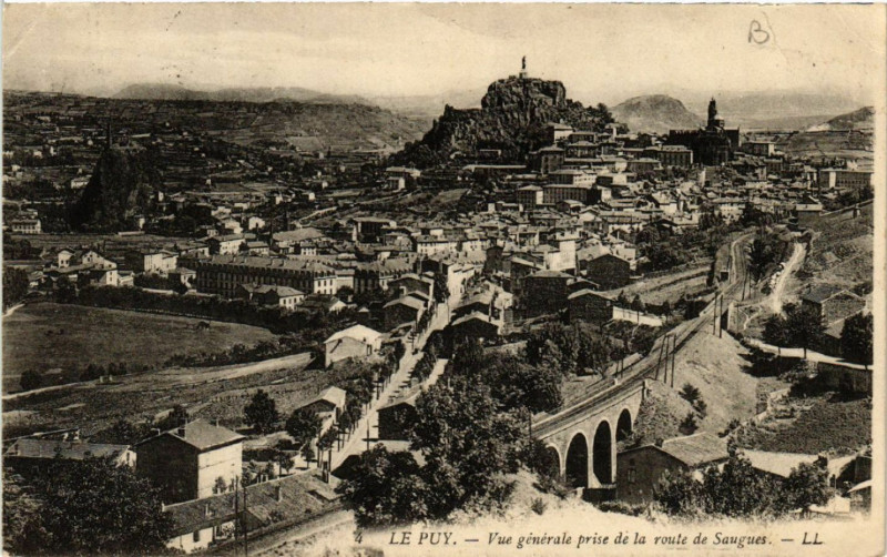 Carte postale ancienne Le Puy - Vue generale prise de la route de Saugues à Saugues