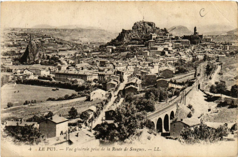Carte postale ancienne Le Puy - Vue generale prise de la Route de Saugues à Saugues
