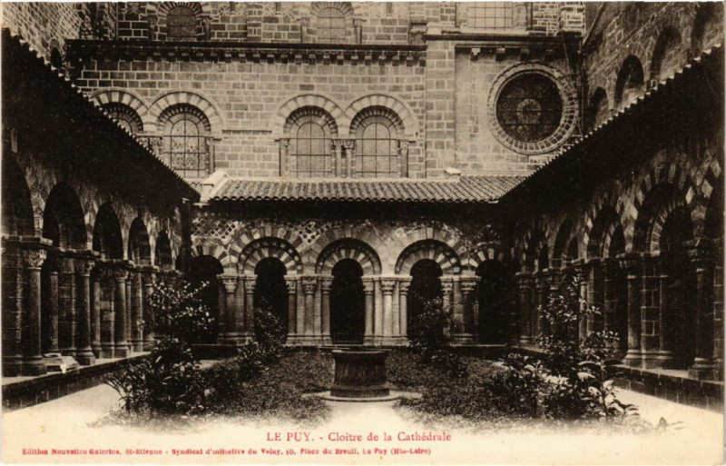 Carte postale ancienne Le Puy - Cloitre de la Cathedrale