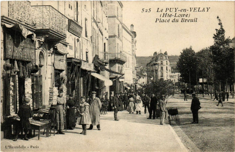 Carte postale ancienne Le Puy-en-Velay (Hte-Loire) - Place du Breuil au Puy-en-Velay