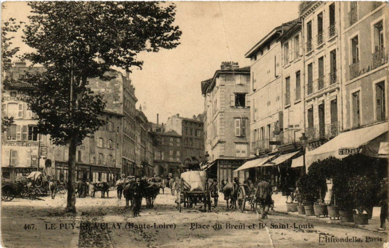 Carte postale ancienne Le Puy-en-Velay (Haute-Loire) - Place du Breuil et B*Saint-Louis au Puy-en-Velay