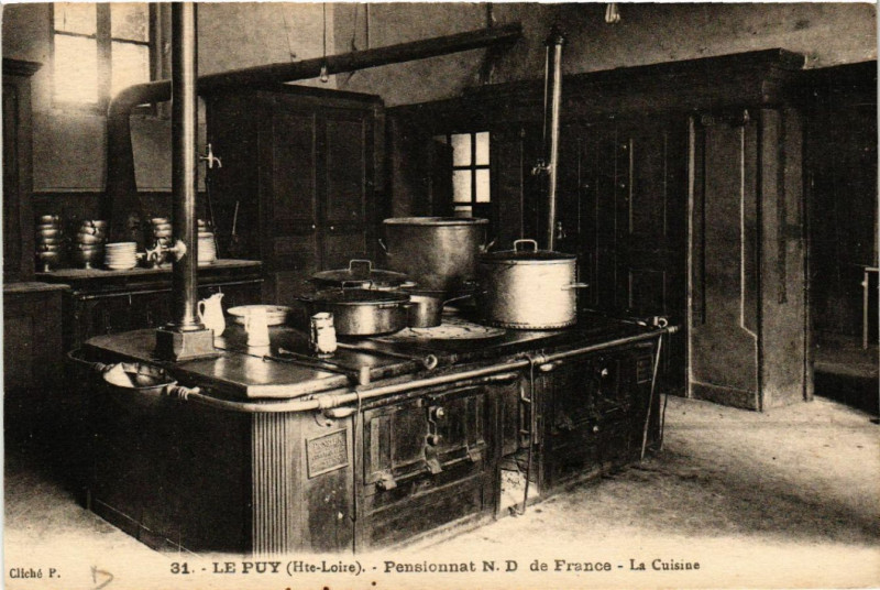 Carte postale ancienne Le Puy(Hte-Loire) - Pensionnat N.-D. de France -La Cuisine