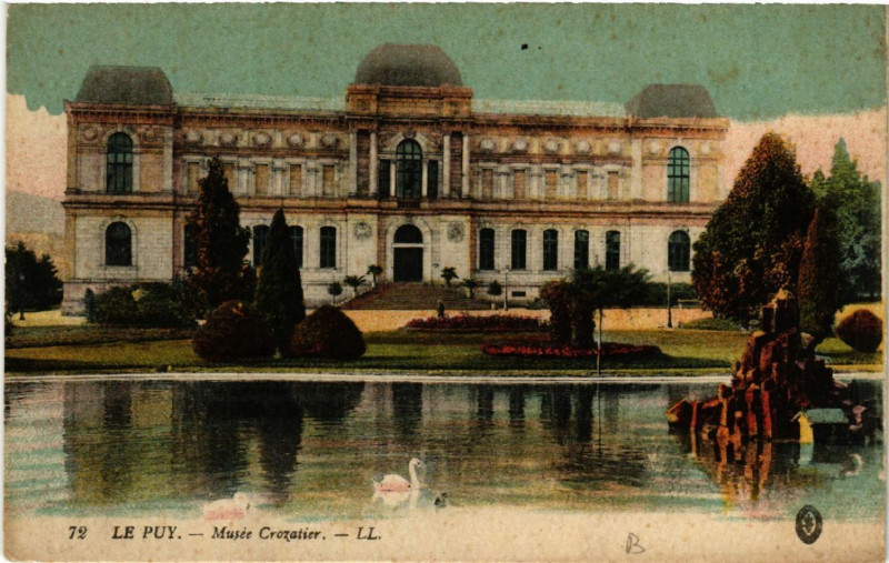 Carte postale ancienne Le Puy - Musee Crozatier