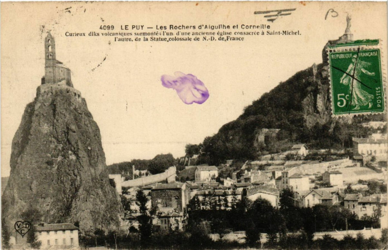 Carte postale ancienne Le Puy - Les Rochers d'Aiguilhe et Corneill -Curieux diks ... à Aiguilhe