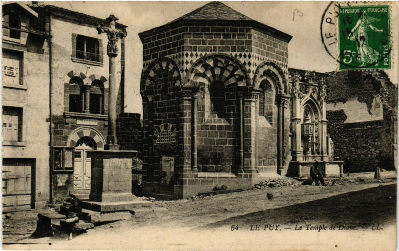 Carte postale ancienne Le Puy - Le Temple de Diane