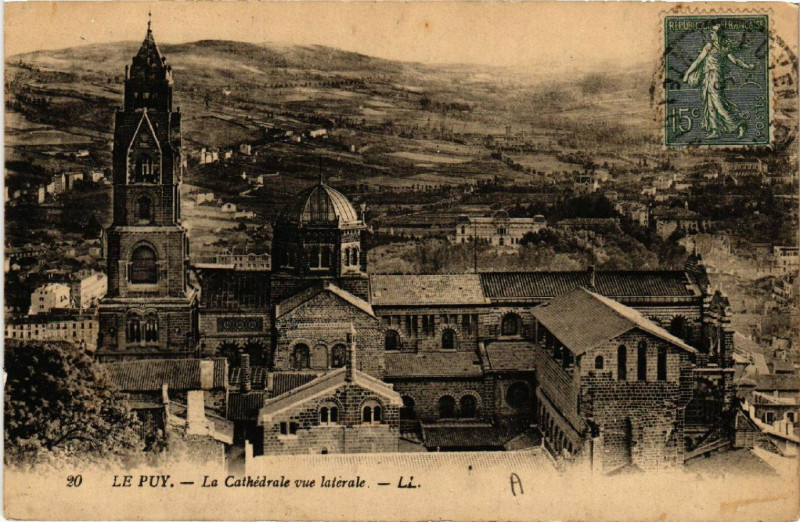 Carte postale ancienne Le Puy - La Cathedrale vue laterale