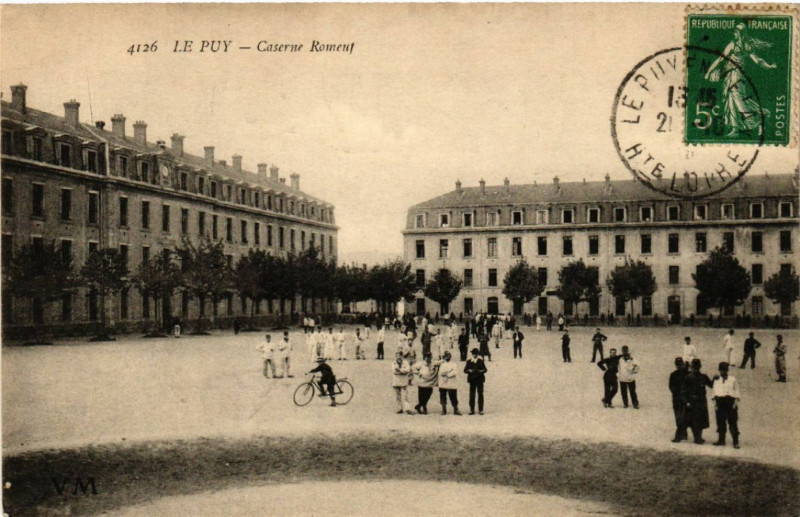 Carte postale ancienne Le Puy - Caserne Romeuf