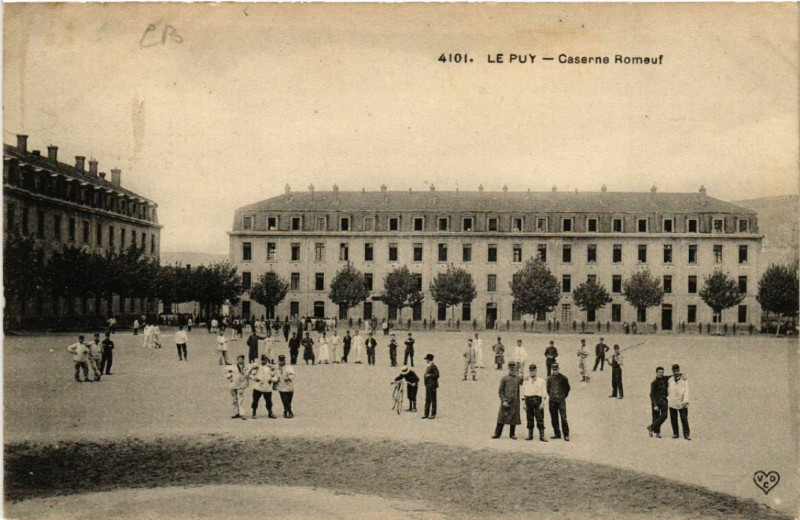 Carte postale ancienne Le Puy - Caserne Romeuf