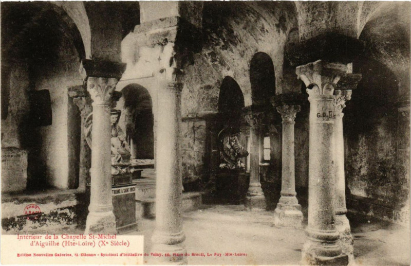 Carte postale ancienne Interieur de la Chapelle Saint-Michel d'Aiguilhe (Hte-Loire) X. siecle à Aiguilhe
