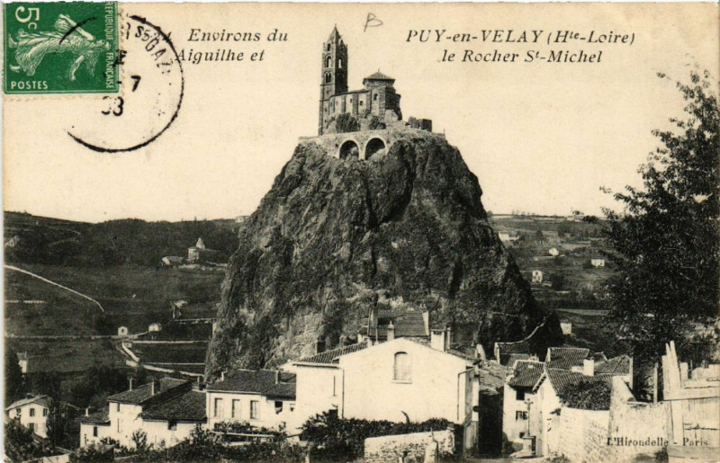 Carte postale ancienne Aiguilhe et le Rocher Saint-Michel à Aiguilhe