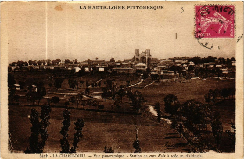 Carte postale ancienne La Chaise-Dieu-Vue panoramique - Station de cure d'air a 1080 m à La Chaise-Dieu