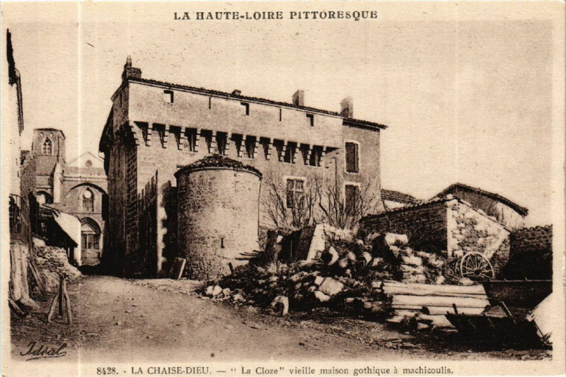 Carte postale ancienne La Chaise-Dieu - La Cloze vieille maison gothique a machicoutis à La Chaise-Dieu