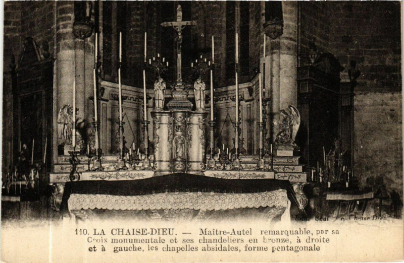 Carte postale ancienne La Chaise-Dieu - Maitre-Autel remarquable par sa Croix monumentale à La Chaise-Dieu