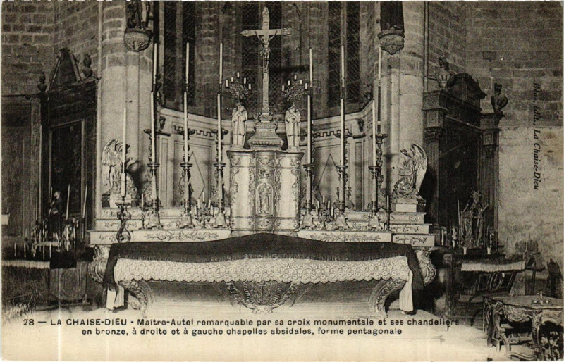 Carte postale ancienne La Chaise-Dieu - Maitre-Autel remarquable par sa croix monumentale à La Chaise-Dieu