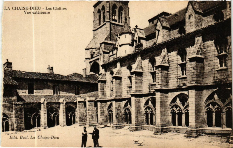 Carte postale ancienne La Chaise-Dieu - Les Cloitres - Vue exterieure à La Chaise-Dieu