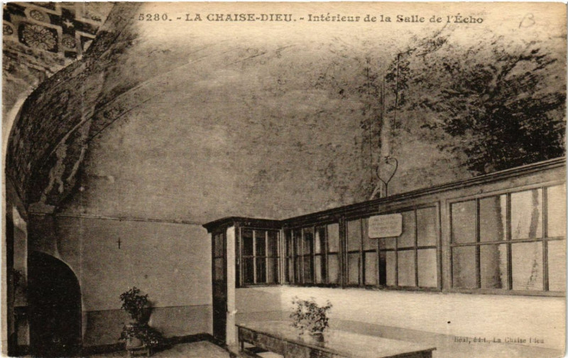 Carte postale ancienne La Chaise-Dieu - Interieur de la Salle de l'Echo à La Chaise-Dieu